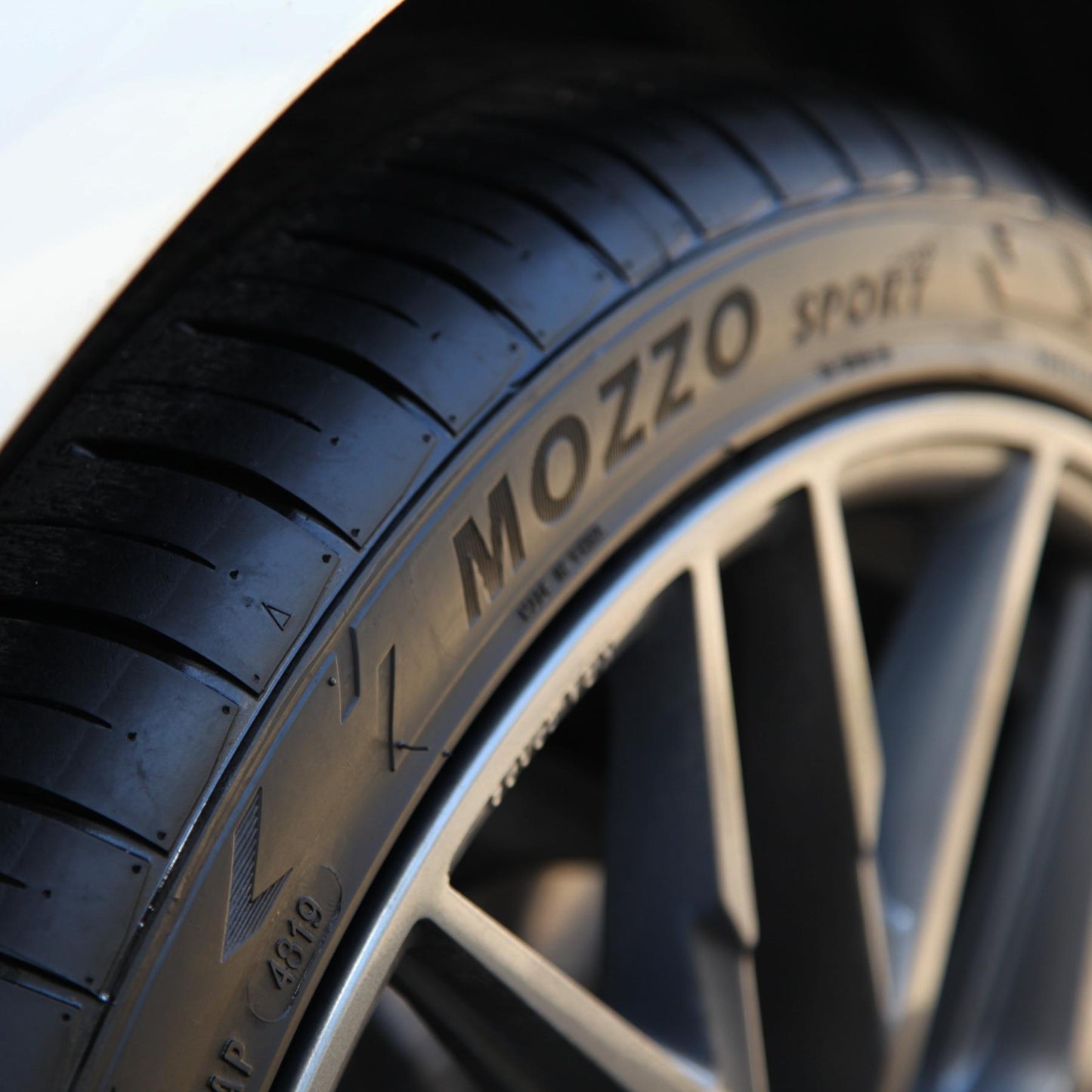 4 X - Limpiador y brillo de neumaticos 2 en 1